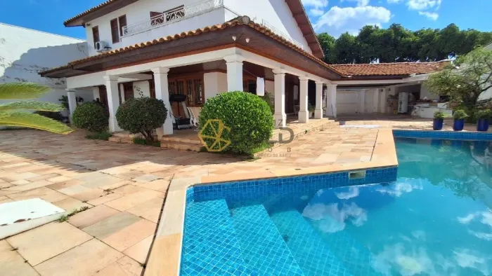Casa com 4 Quartos, sendo 4 Suítes, Piscina, Sala com 3 ambientes amplos na AV. Paulo VI.
