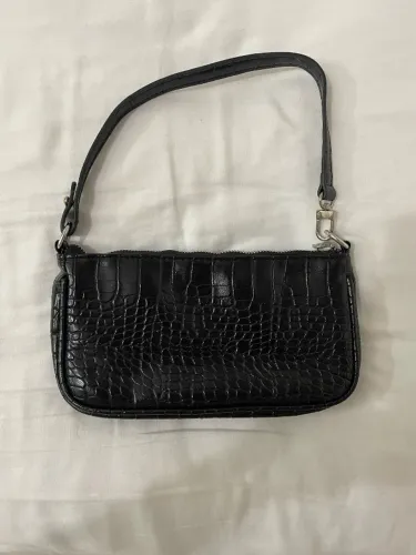 Bolsa baguette preta com detalhes prateados - nunca usada!