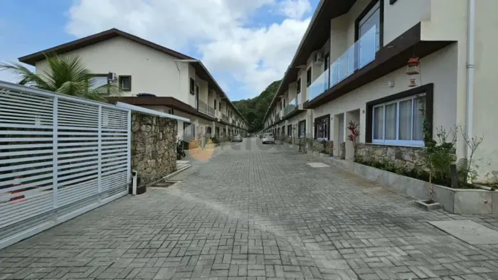 Sobrado com 3 dormitórios à venda, 120 m² por R$ 1.010.000,00 - Juquehy - São Sebastião/SP