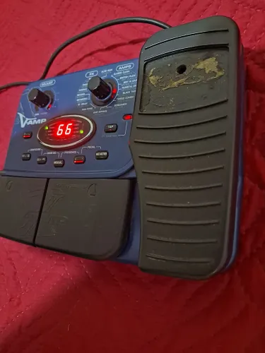 Pedaleira Behringer X-Vamp