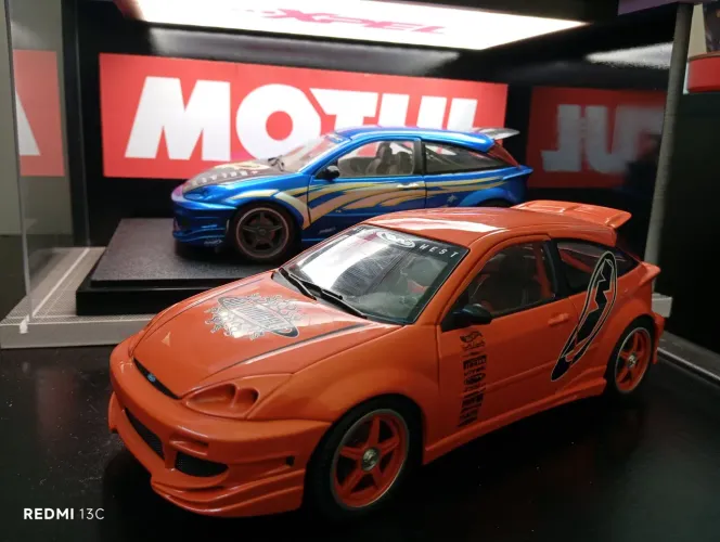 Rara Dupla de Miniaturas Ford Focus Tuning - Hotwheels - escala 1/18