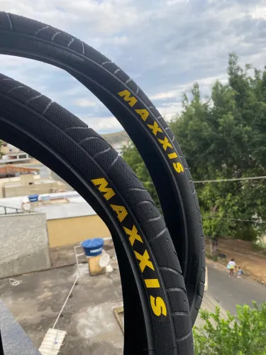 Par de pneus Maxxis Hookworm 