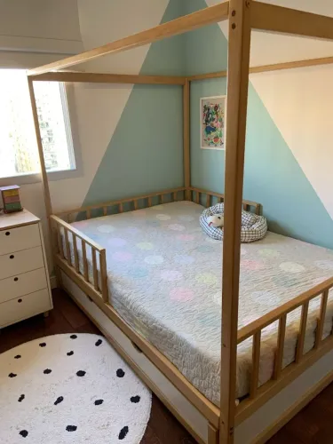 Cama de casal com dossel e bicama Muskinha