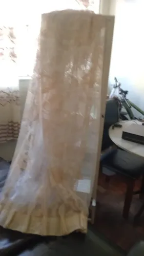 Cortina linda e muito antiga rendada tipo Nylon creme
