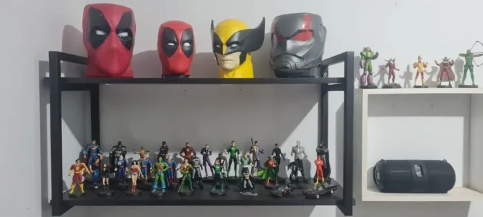 Coleção de miniaturas da Marvel e DC de chumbo