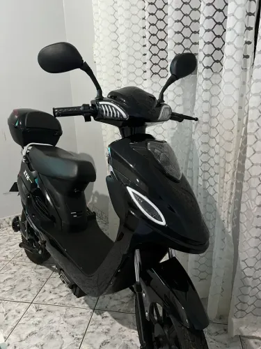 Scooter elétrica XYH