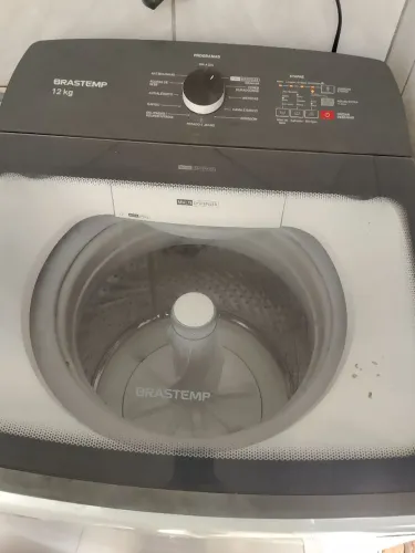 Vendo máquina Brastemp 12kl semi nova em bom estado de uso... * valor 1.700,00
