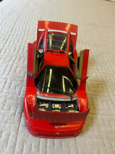 Miniatura Bburago Bugatti 1:18 Vermelha ?