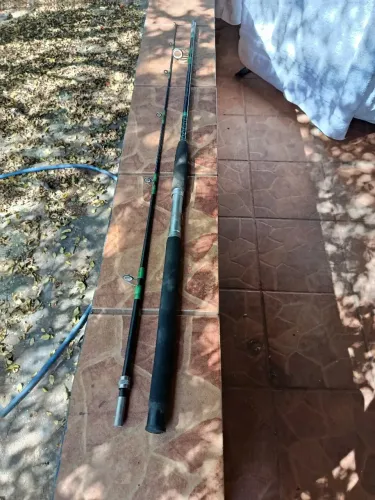 Vara de Pesca Fibra de Vidro 2,40 m em 2 Partes - Encaixe com Rosca