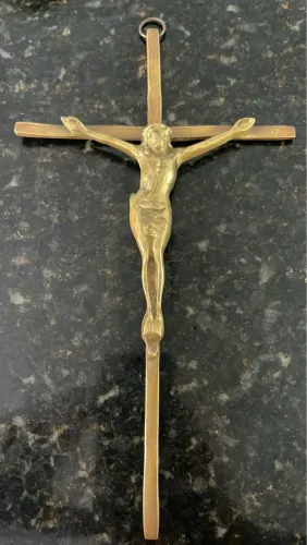 Lindo crucifixo antigo em bronze