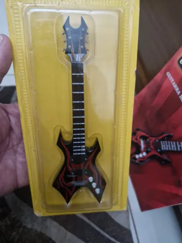 Mini Giitarra Heavy Metal + revista