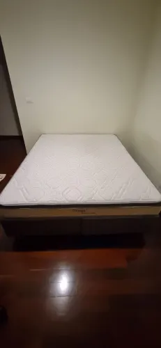 Cama box queen pouco usada