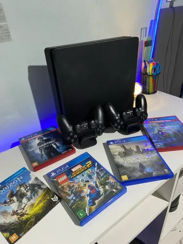 Playstation 4/ 1TB/ 2 controles