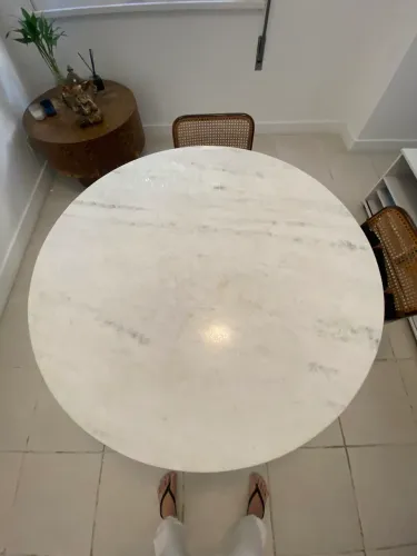 Mesa Saarinen Redonda em Mármore Branco Espírito Santo - 1,40m