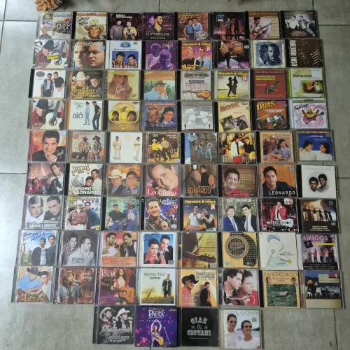 LOTE COM 76 CDs SERTANEJOS FUNCIONANDO DANIEL ZEZÉ CAMARGO LUCIANO CHITÃOZINHO BRUNO JOÃO