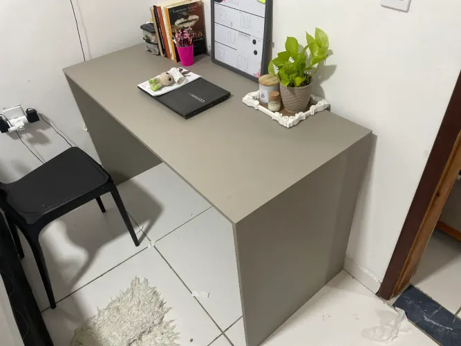 Escrivaninha em MDF Ultra Gianduia 130x60 com 2 gavetas - Nova