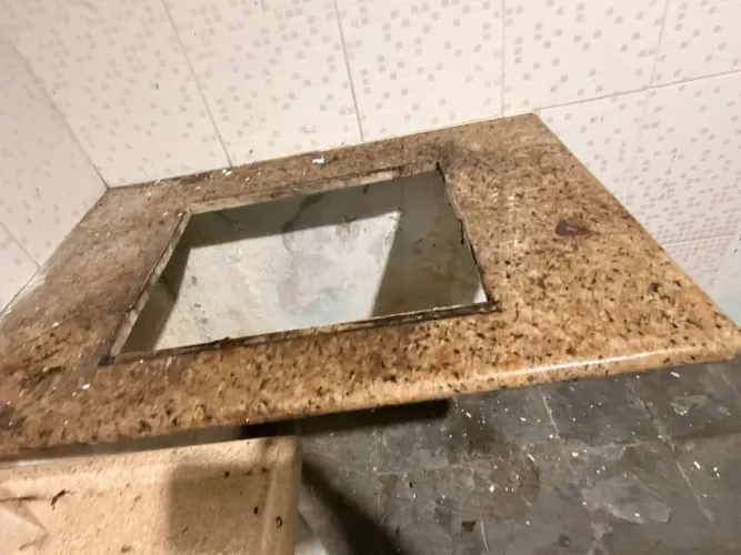 Bancada em pedra com espaço para eletro de embutir