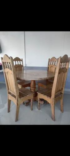 Mesa de madeira em ótimo estado de conservação.  Interessados chamar no whats * 
