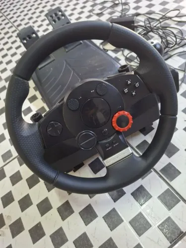 Volante Gamer Logitech Driving Force