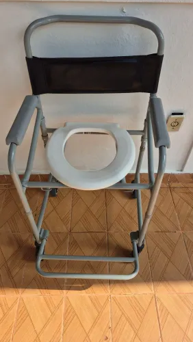 CADEIRA DE BANHO SEMI NOVA MARCA DELLAMED