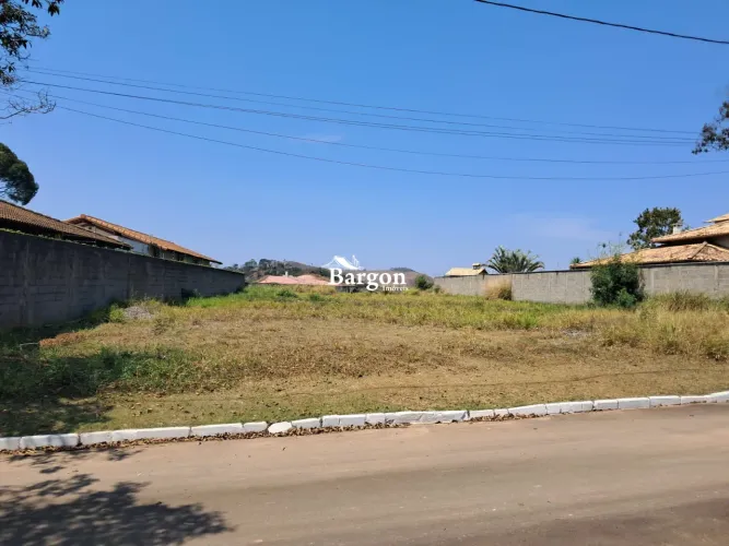 Lote com 1.000,00 metros quadrados para venda no Condomínio Village Salvaterra em Juiz de
