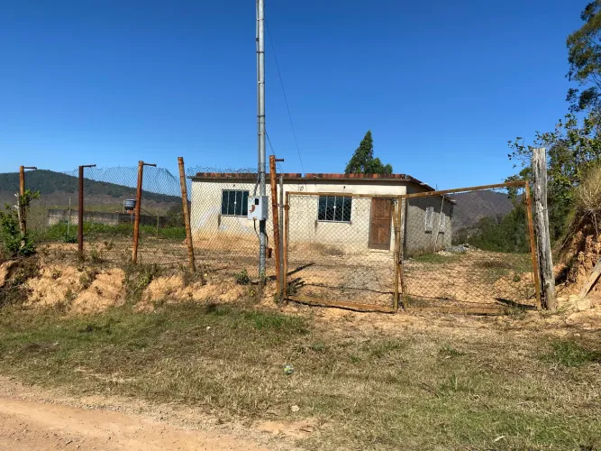 Vendo terreno com casa ou troco