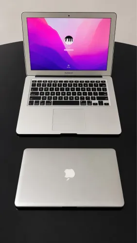 MACBOOK AIR