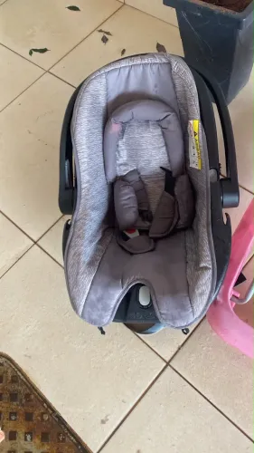 Vendo bebê conforto usado poucas vezes