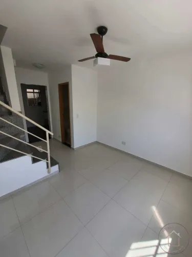 Casa de condomínio para alugar ou venda, no Horto do Ipê, 2 quartos, Garagem coberta e Dep