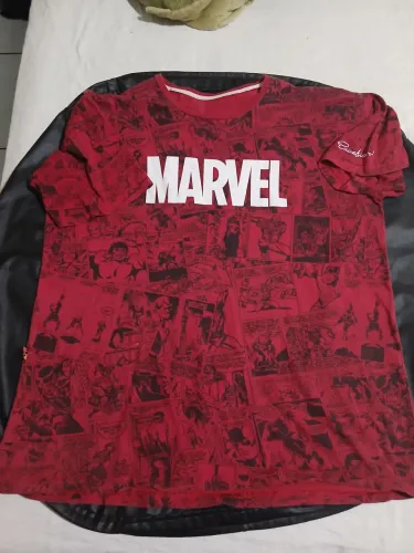 Camisa MARVEL EM BOAS CONDIÇÕES TAMANHO  XP MED 75X63 CM 