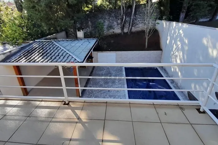 Locação de Sobrado com 3 Suítes em Condomínio Fechado em Vinhedo
