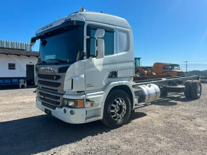 Scania P360 toco no chassis alongado