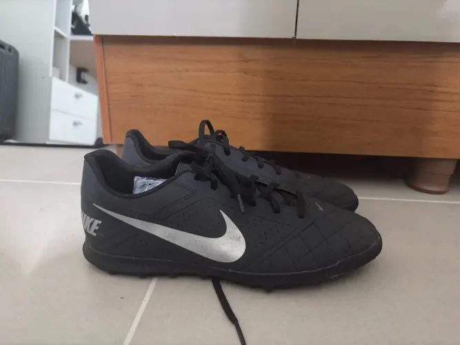 Chuteira Nike beco 2