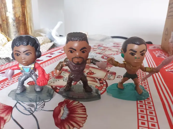 Lote 9 Bonecos Marvel McLanche Feliz - Guardiões da Galáxia e Wakanda
