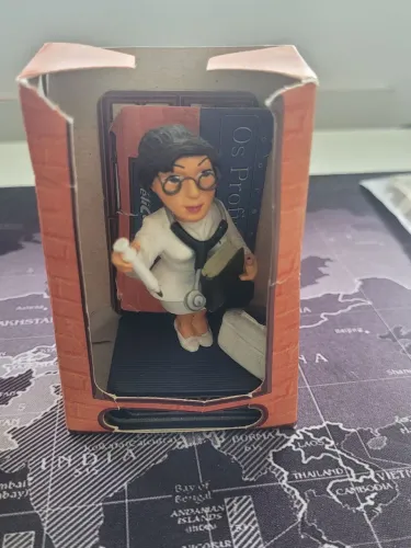 Boneco miniatura profissão médica