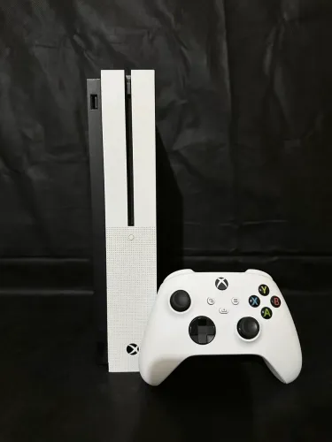 Xbox One S + controle do Series S