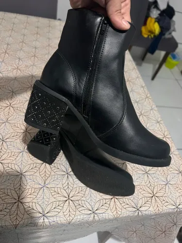 bota semi nova importada
