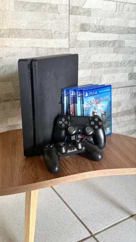 PS4 Slim - 500GB | 2 Controles + 5 Jogos 