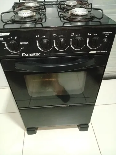Vendo fogão Esmaltec 4 bocas.