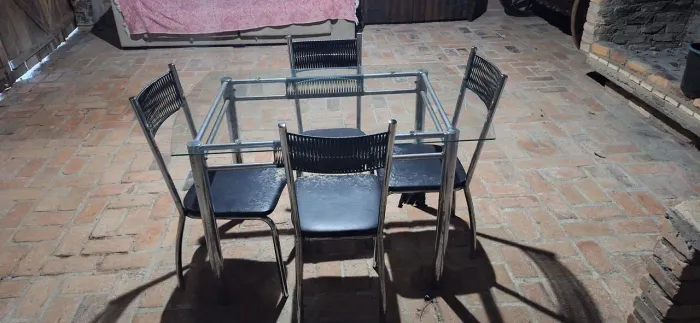 Mesa e cadeiras 