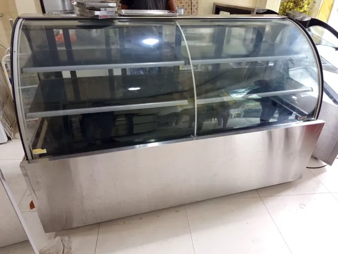 BALCÃO REFRIGERADO PARA FRIOS COM ESTUFA PARA SALGADOS