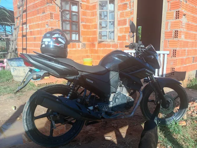 Moto fazer 150, sem defeitos.