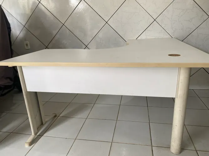 Mesa projetada de madeira 