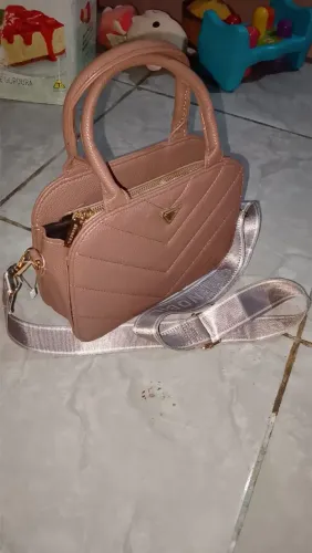 Vendo está bolsa em perfeito estado tanto por dentro como por fora R$60.