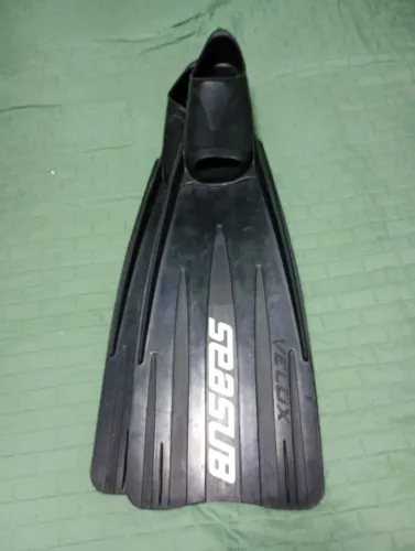 Nadadeira e cinto de mergulho 