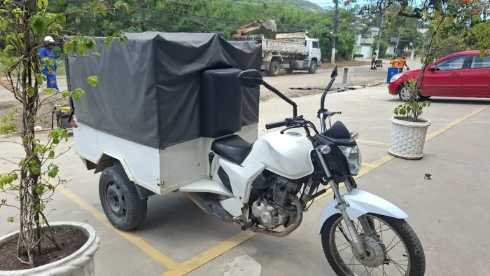 Triciclo honda pouco usado