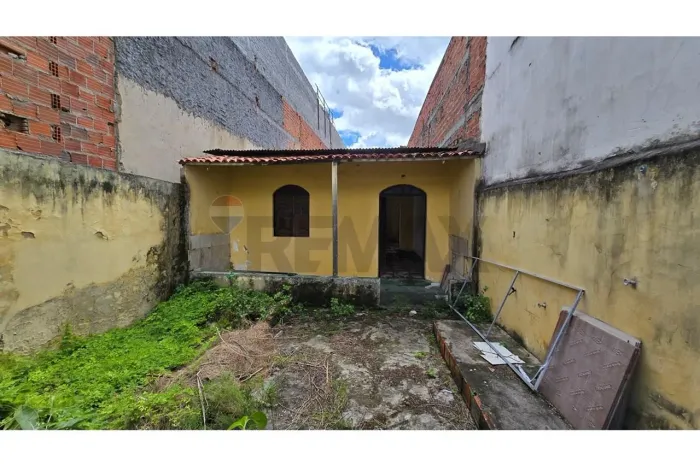 Oportunidade Logística: Amplo Espaço para Depósito no Centro de Alagoinhas-BA