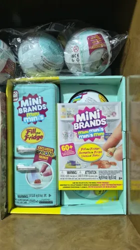 GELADEIRA MINI BRANDS + 14 BOLAS SURPRESA