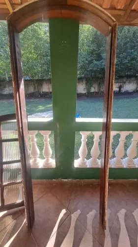Batente para porta com arco em madeira maciça imbuia com guarnições de um lado