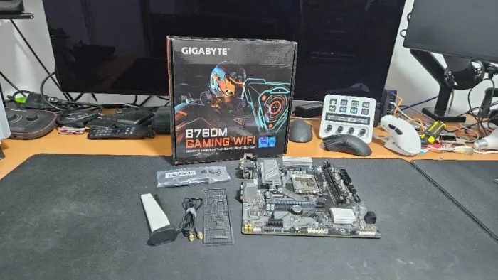 Placa-Mãe Gigabyte B760M Gaming WIFI, Intel LGA 1700 MATX, DDR5, WiFi